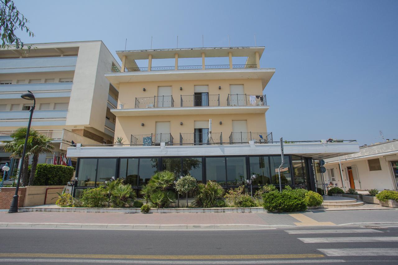 Hotel Deanna 벨레지아아지마리나 외부 사진